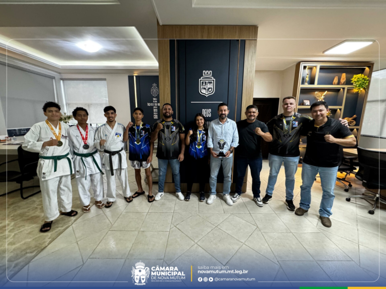 Vereador Maciel Sousa em companhia de atletas de Nova Mutum visitam prefeito em agradecimento ao apoio dado ao esporte