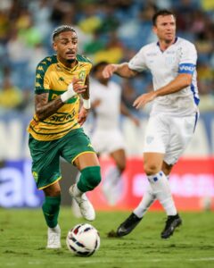 2ºT |  15 min – Dourado segue vencendo e busca marcar o segundo.

CUI 1-0 AVA

#…