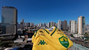 Bom dia, gurizada! 

Nosso manto  já na capital de Goiás esperando a partida des…