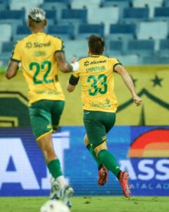 Alaaaaaaan Empereur… O capitão fez o gol da vitória diante da Ferroviária!

 A…