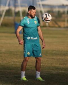 Prontos!
Cuiabá realiza treino apronto, no CT do CSA, visando o jogo de amanhã c…