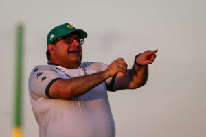 De olho no Operário-PR, Guto Ferreira comando treino do Dourado

O Cuiabá realiz…