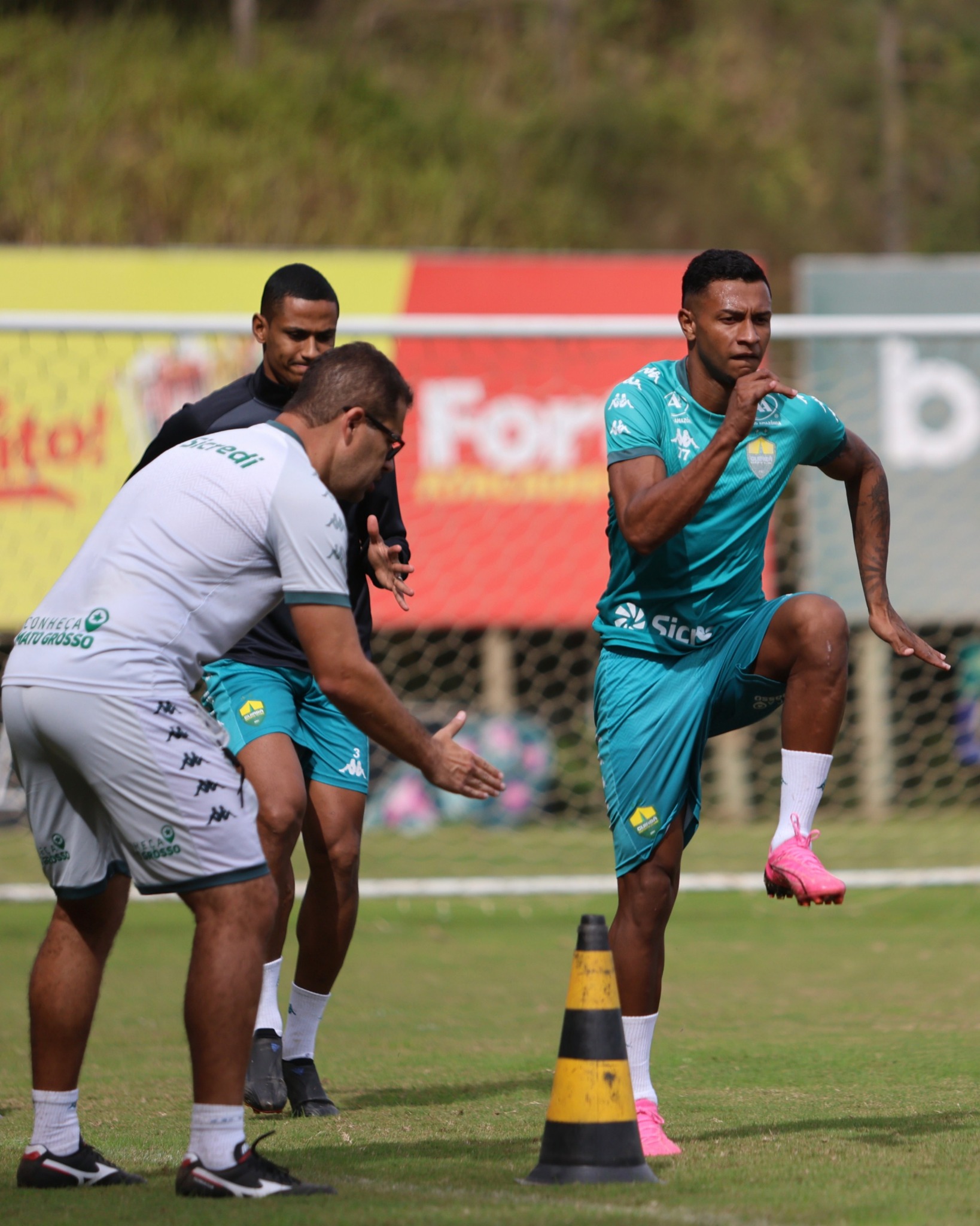 Elenco do Cuiabá treinou nesta manhã no CT da Chape e retorna ainda hoje para o …