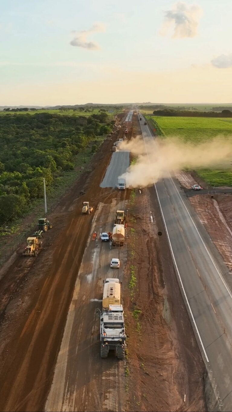Quando a obra tá a todo vapor, a gente não para! 
Trabalho rolando de dia, acele…