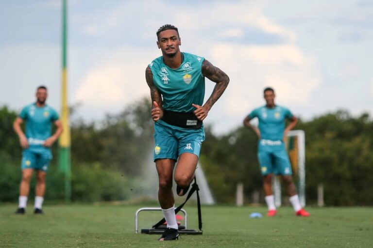 Mais um dia de treinamento no CT Manoel Dresch! Confira nas imagens da TV Cuiabá…