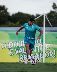 O elenco do Dourado treinou na tarde desta segunda-feira, no CT Manoel Dresch, e…