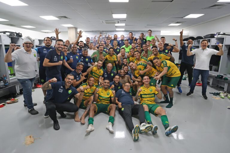 E chegamos aos 21 pontos na @brasileiraob!

Parabéns, gurizada!

 AssCom Dourado…