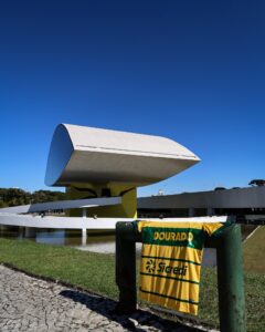 Hoje tem Dourado em Curitiba! 
Nosso manto já desfila pela capital paranaense!

…