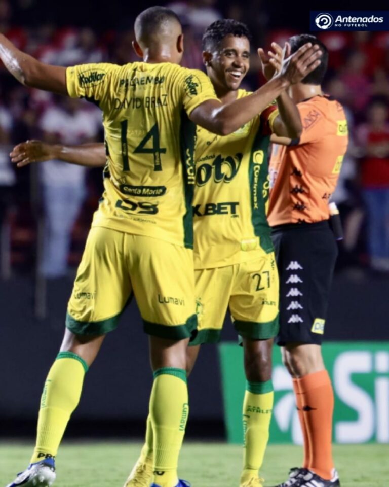. Ganhou do Corinthians
• Ganhou do São Paulo
• Empatou com Palmeiras
• Humilhou…