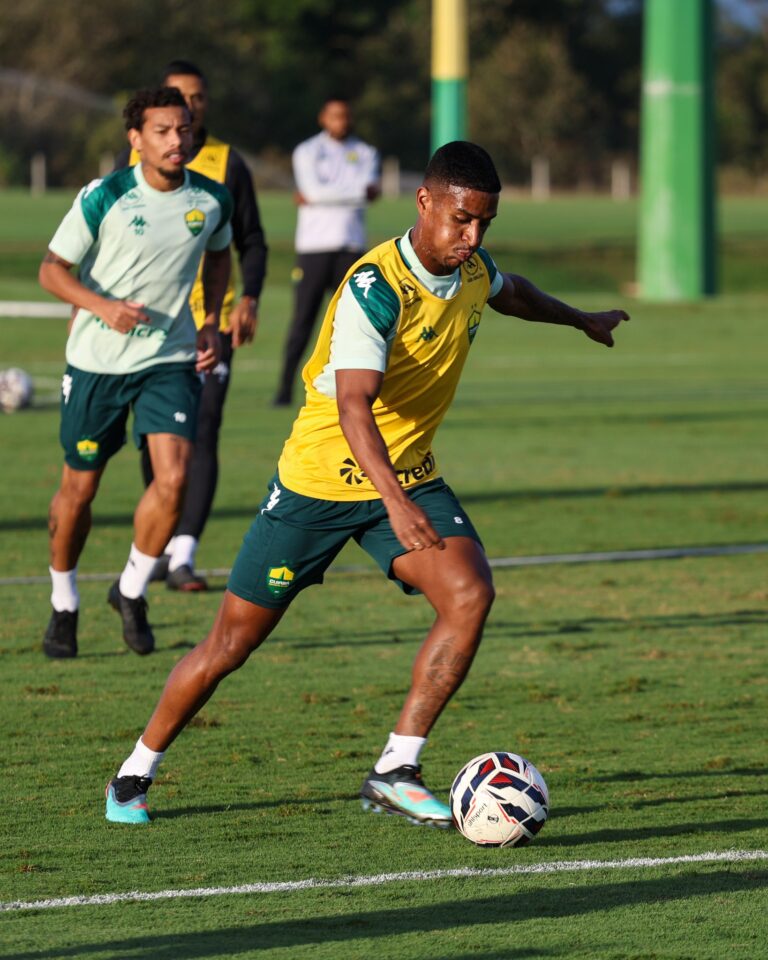 Mais uma sessão de treinos visando o jogo de sábado, contra o Remo, em Belém.

 …