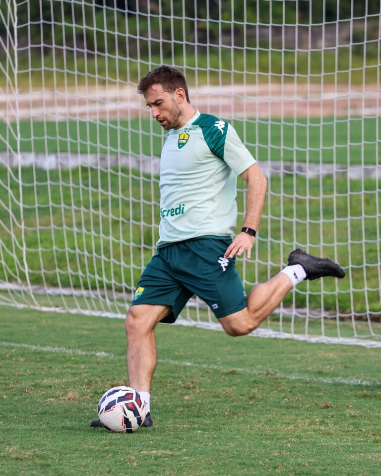 Preparação finalizada!

Dourado realizou nesta tarde, no CT do 
Paysandu Sport C…