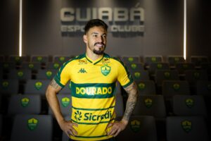 Bem-vindo, Arthur!

E aí! O meia ficou bem com o Manto Auriverde?

 AssCom Doura…