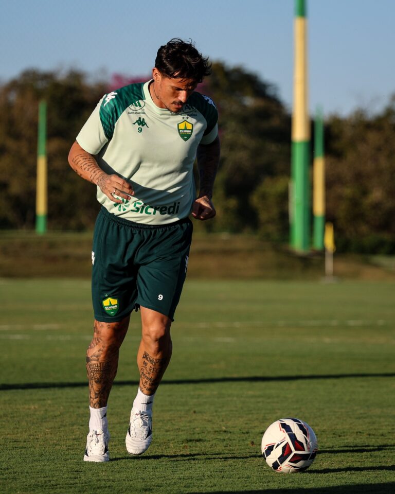 Elenco do Dourado se reapresentou nesta tarde, após a vitória de ontem sobre o A…