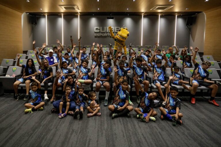 Em comemoração ao Dia Nacional do Futebol, recebemos no CT Manoel Dresch a visit…