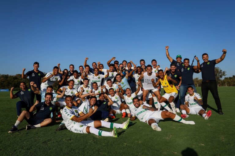 Permanência assegurada!

O Cuiabá confirmou a sua permanência na elite do Campeo…