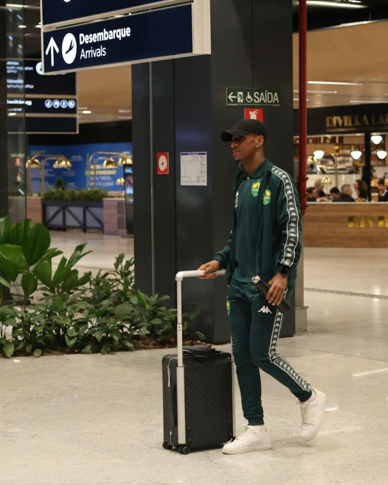 Floripa, chegamos!

Delegação do Dourado desembarcou em Florianópolis no final …