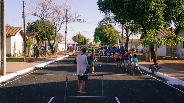 Prefeitura de Nova Mutum hat 49 neue Fotos zu dem Album „Ação Comunitária no bai…