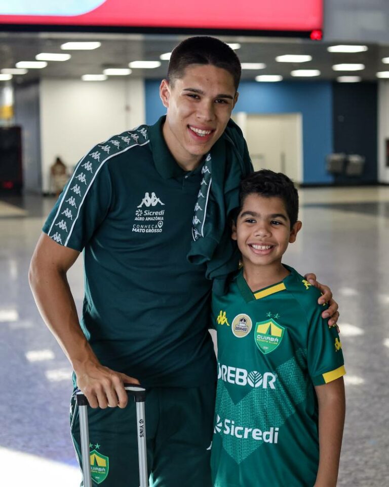 Embarque autorizado!

Dourado embarca para Florianópolis nesta tarde. Amanhã re…