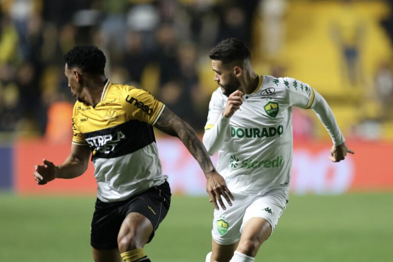 22’/2T – Fotos do segundo tempo.

CRI 1-0 CUI

 AssCom Dourado
