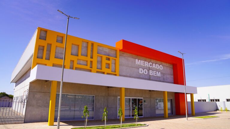 Prefeitura de Nova Mutum добавил(-а) 195 новых фото в альбом Inauguração Mercado…