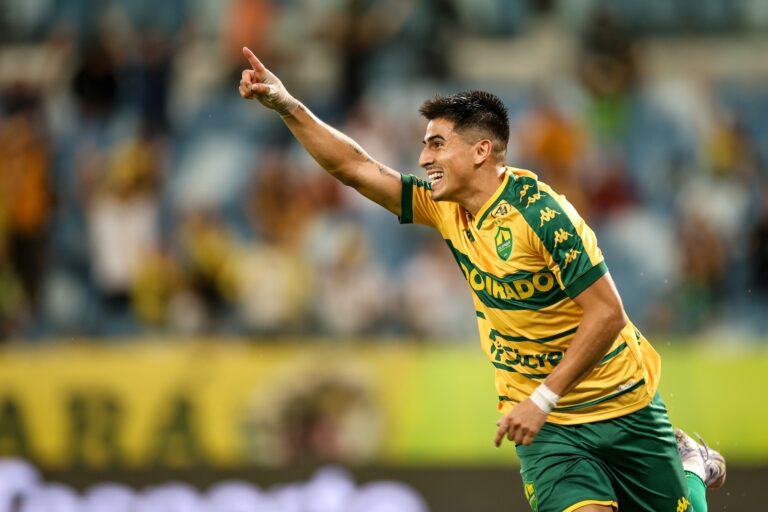 Silvio Alejandro Maaaaaaaaaaaartínez!

 AssCom Dourado

#OrgulhodeMatoGrosso