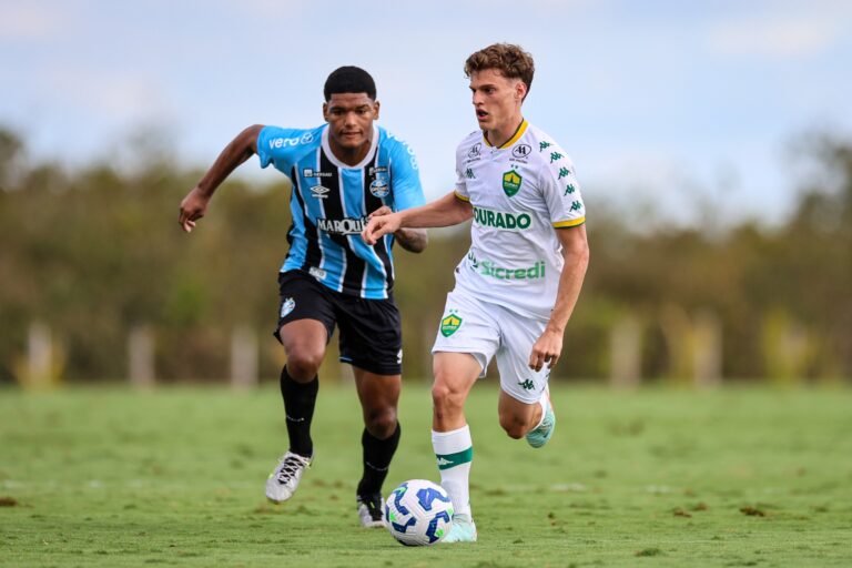 Cuiabá e Grêmio empataram por 1 a 1, nesta tarde, pelo Brasileiro Sub-17.

 AssC…