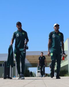 Partiu, Floripa!

Dourado embarca para Florianópolis no início desta tarde. Ama…