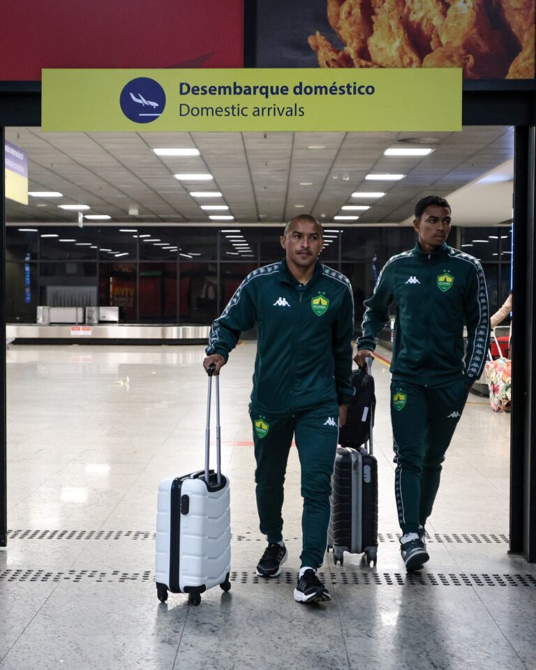 Chegamos, Curitiba!

Dourado desembarcou nesta noite em Curitiba.  Nesta sexta …