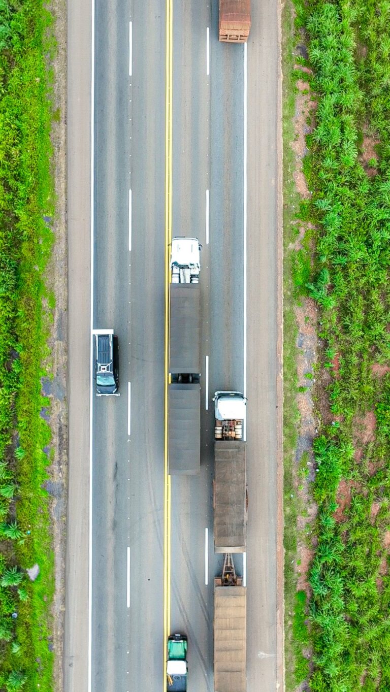 Rodovia sem obras? É… esse não é o caso da Nova Rota! 

Com 8 frente obras con…