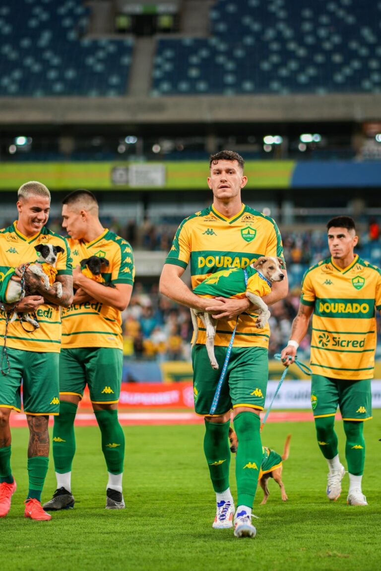 Cuiabá Esporte Clube entrou em campo com uma missão ainda mais especial: ajudar …