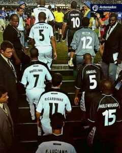 Momentos antes do Corinthians ganhar seu primeiro Mundial em 2000, contra o Vasc…