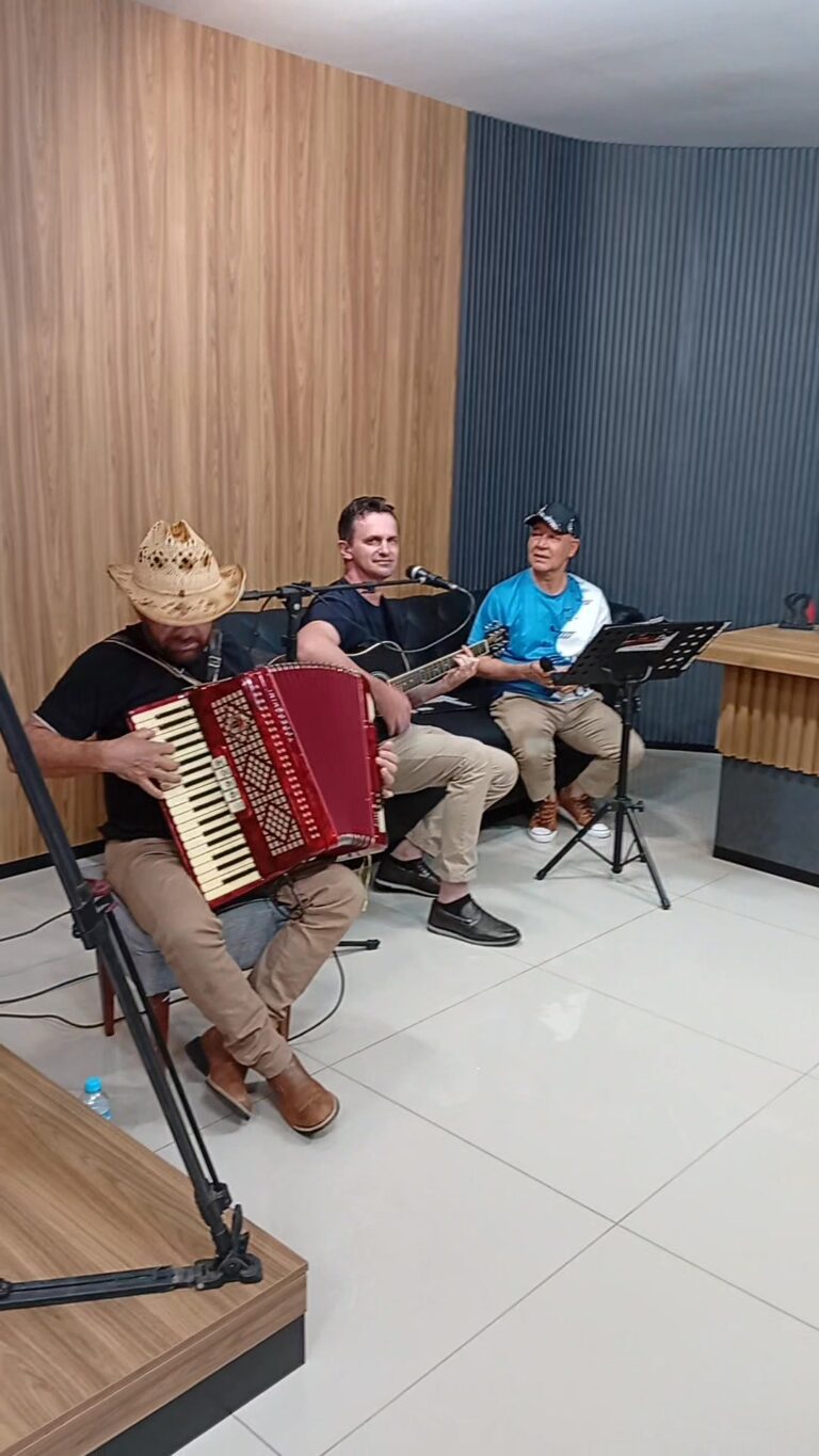 A pedido do Apresentador do Show Raízes Emerson Griza nós do Zeni e Cia cantamos…