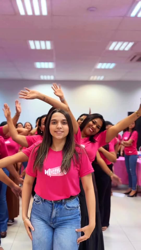 De um rosto ao outro, o que se repete é a força, o acolhimento e o respeito de q…