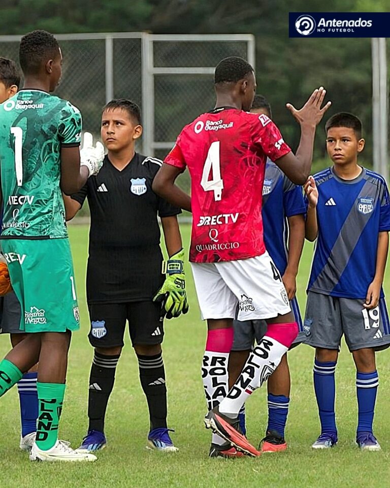 Del Valle x Emelec no campeonato sub-13 disputado no Equador.