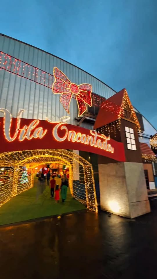 A magia do Natal oficialmente chegou em nossa cidade! 

Hoje, o Centro de Evento…