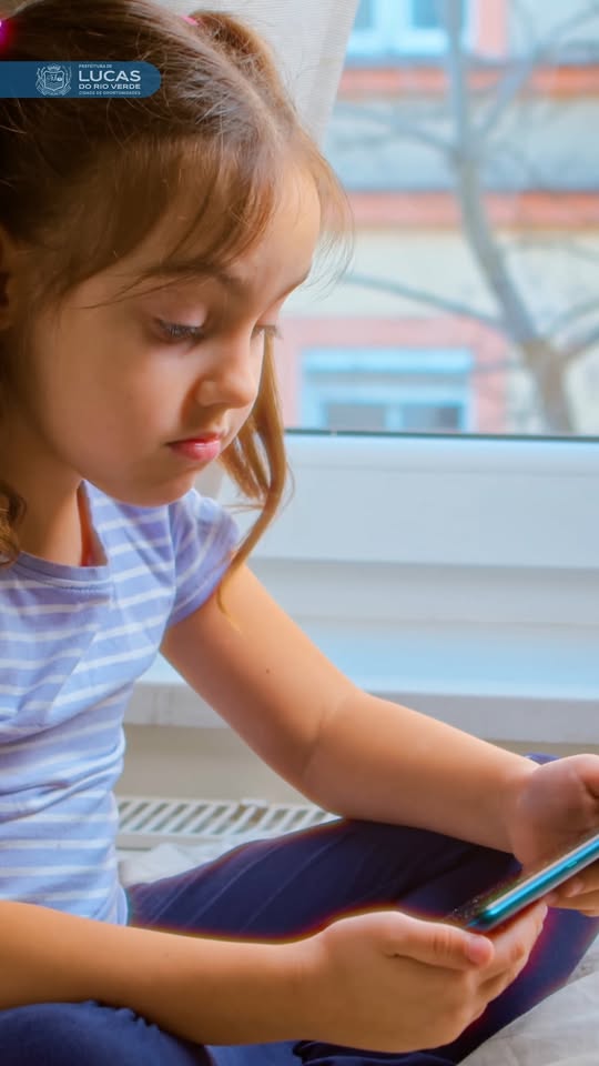 Infância é movimento, não pixel! 

Trocar as horas de tela por brincadeiras reai…