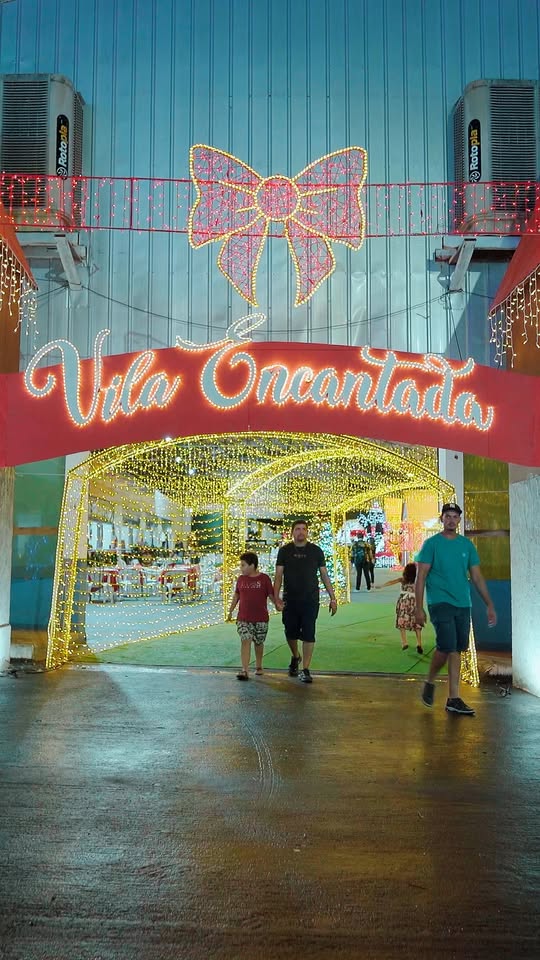 A magia do Natal tomou conta de Lucas do Rio Verde! 

Passeamos pela Vila Encant…