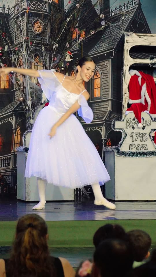 O palco da Vila Encantada está brilhando com o talento dos artistas luverdenses!…