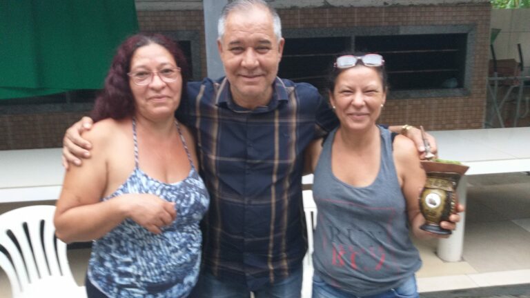 Feliz de poder estar com minhas irmãs Leda Maria de Freitas e a Mara 
#Família