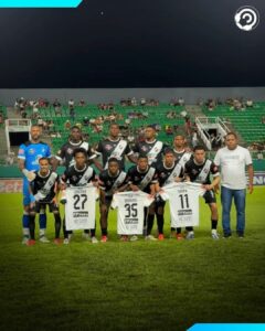 O Vasco-AC entrou em campo, pela Copa do Brasil, vestindo camisas em homenagem a…