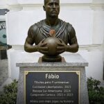 LENDA!  Torcida do Fluminense faz campanha por uma estátua do goleiro Fábio.