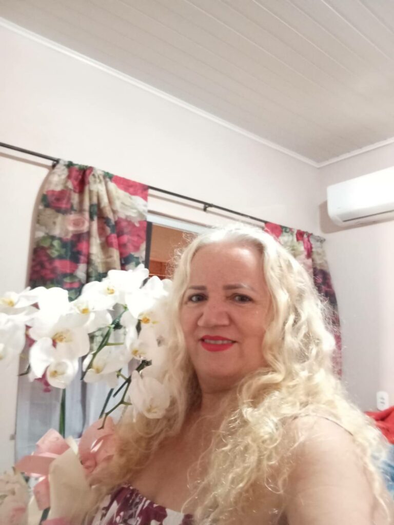 Hoje é o aniversário da minha amada,parceira inseparável. Que Deus te ilumine se…